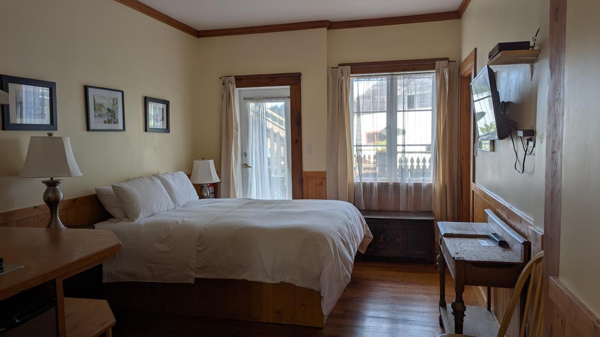 Seine Boat Inn Alert Bay 외부 사진