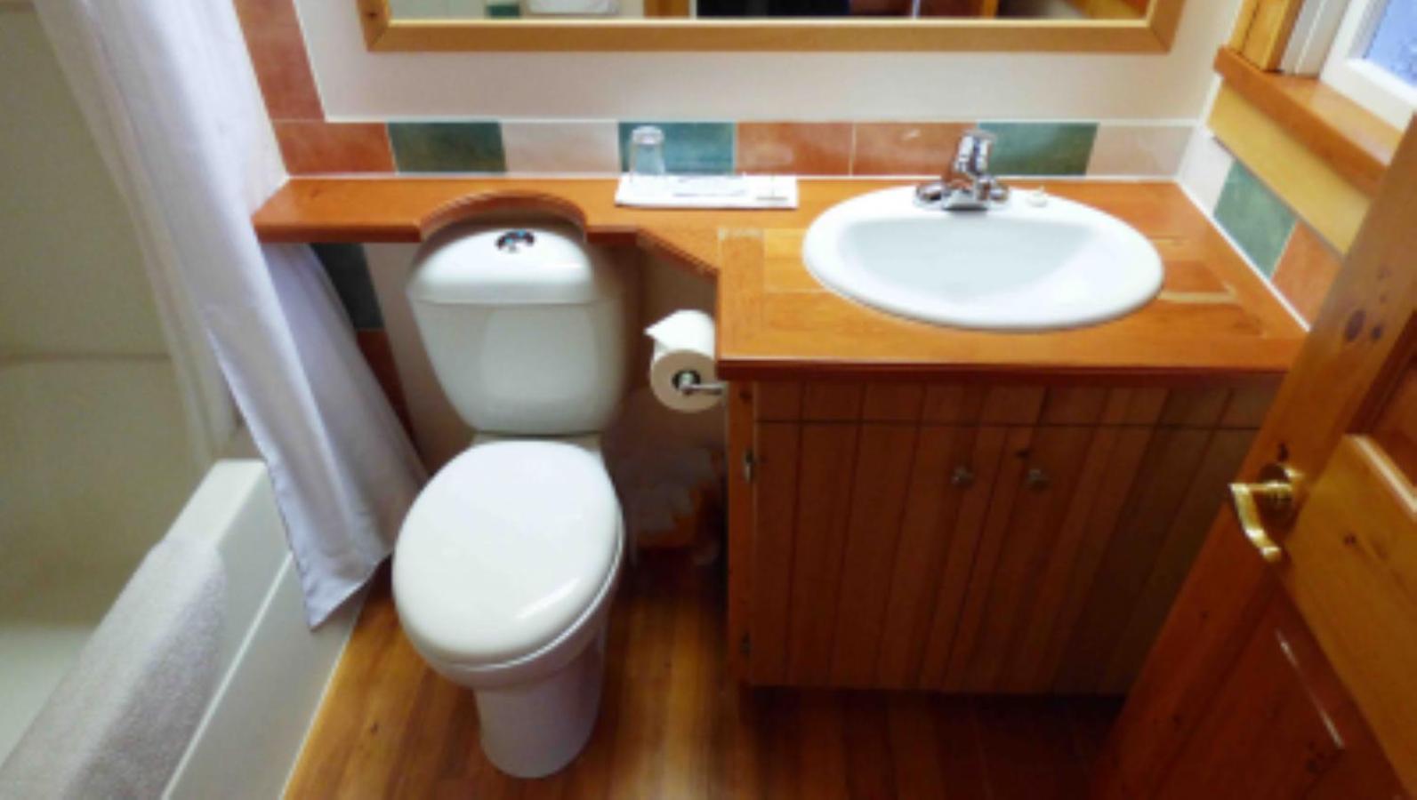 Seine Boat Inn Alert Bay 외부 사진