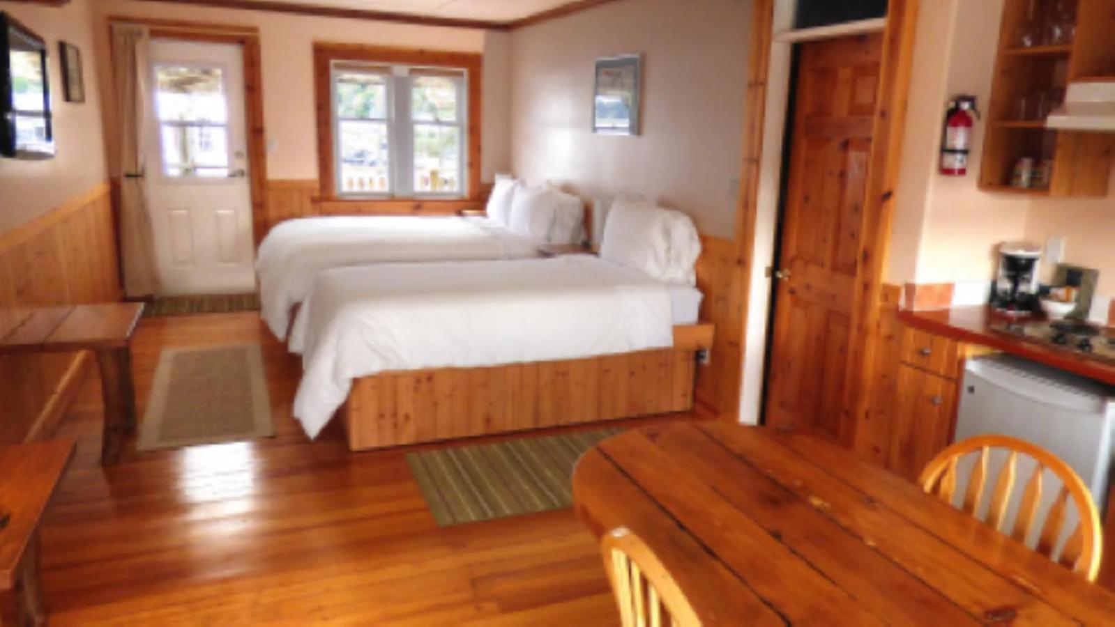 Seine Boat Inn Alert Bay 외부 사진