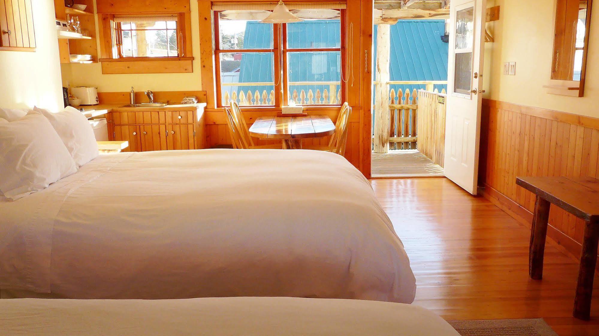 Seine Boat Inn Alert Bay 외부 사진